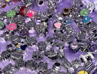 1 ks korálku, přívěsku na náramek